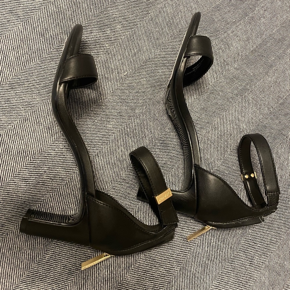Never been worn size 6 Calvin Klein ankle strap sandals . - Picture 1 of 7